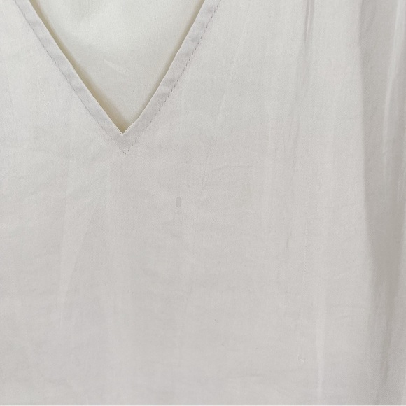 Banana Republic Off-White Shell Tank Top Pleats - Picture 3 of 4